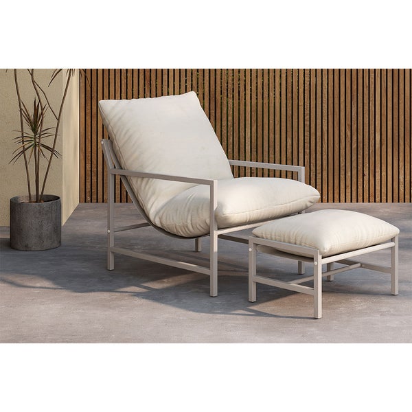 Sessel mit Hocker und Metallrahmen