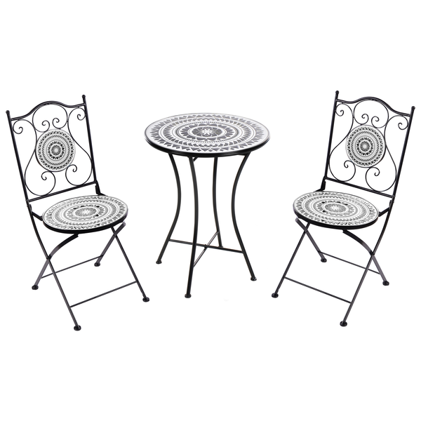 Gartensitzgruppe mit zwei Klappstühlen und einem Tisch