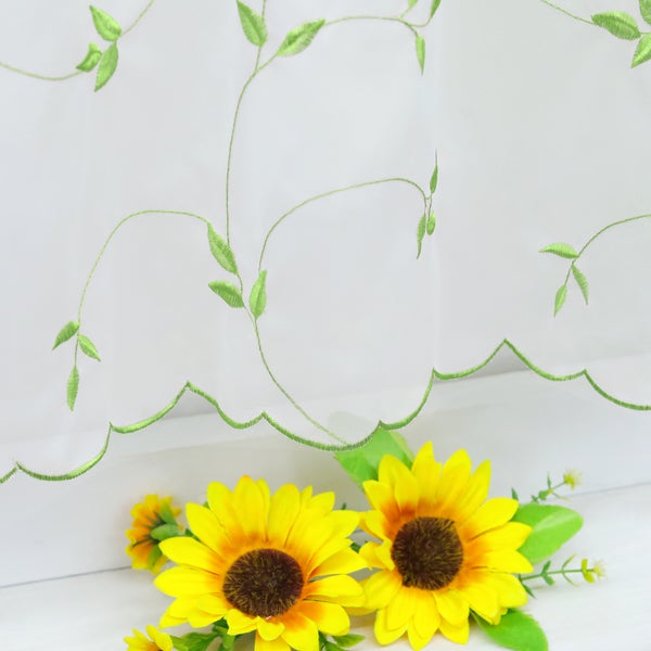 Gardine mit Blattmuster und Sonnenblumen