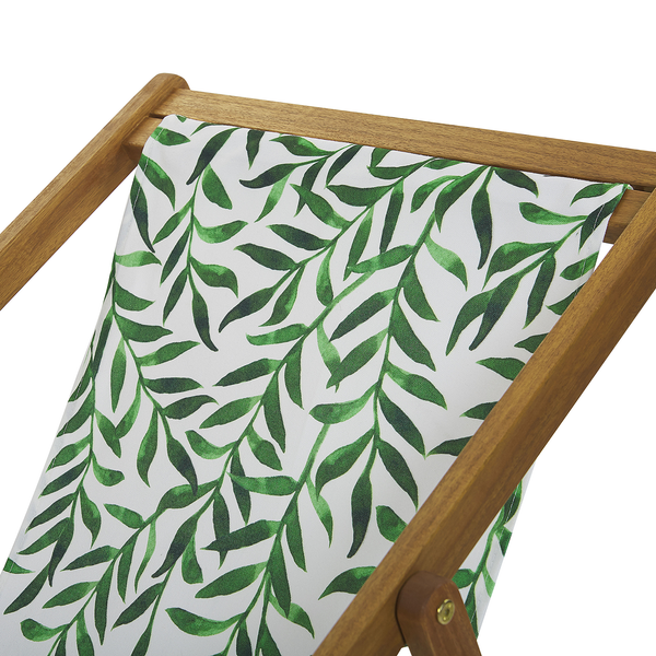 Detailansicht einer Liege mit Stoffbezug mit Blattmuster