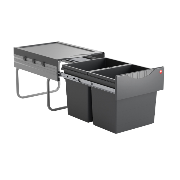Hailo Mülltrennsystem mit zwei Abfalleimern und Vollauszug für den Küchenunterschrank aus Kunststoff und Metall in Dunkelgrau.