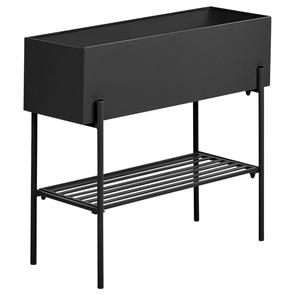 Zimmeransicht mit floral gemusterter Tapete, Nachttisch und Dekorationen