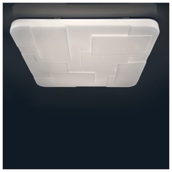 Flur mit Deckenleuchte, Türen und Boden