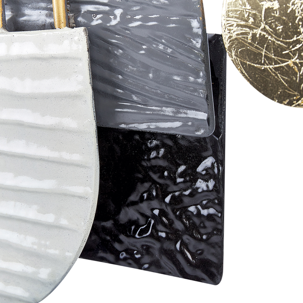 Dekorative Wandgestaltung mit geometrischen Elementen