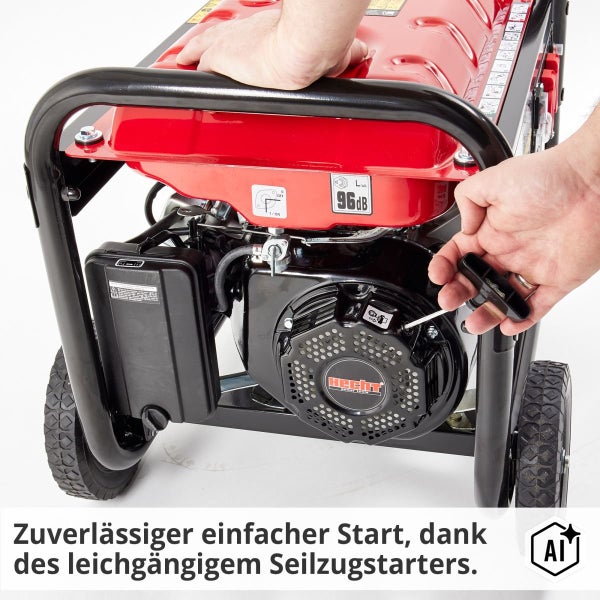 Eine Person startet einen Stromerzeuger von Hecht mittels leichtgängigem Seilzugstarter.