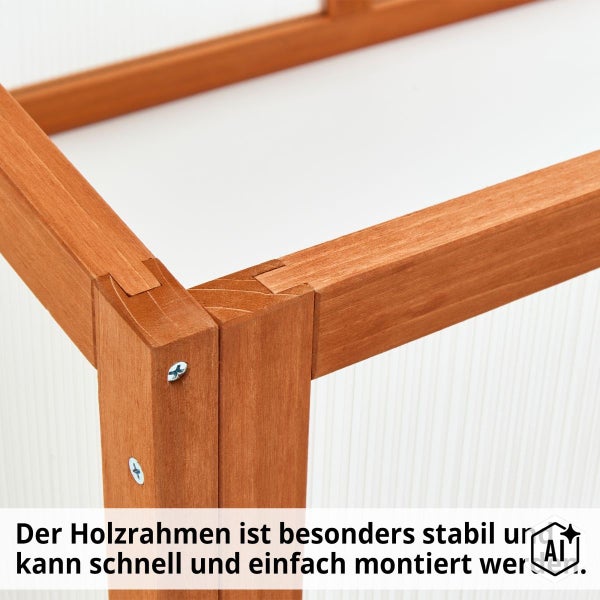 Detailansicht eines stabilen Holzrahmens eines Frühbeets mit Eckverbindungen und Schrauben.