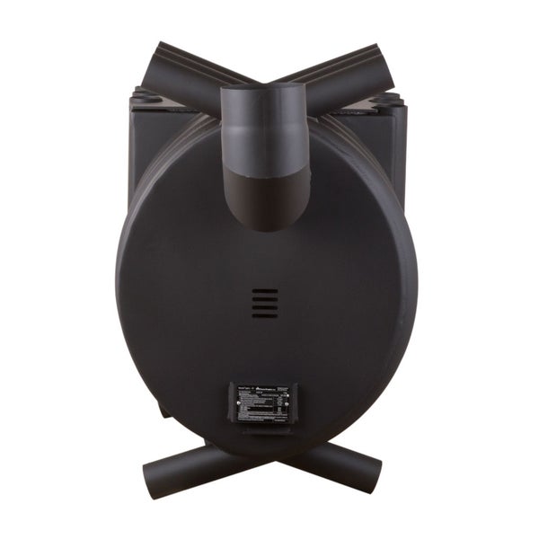 Rückansicht eines schwarzen Kaminofens mit Rauchrohranschluss