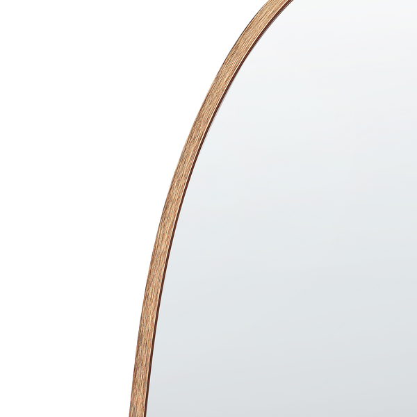 Detailansicht eines Spiegels mit Holzrahmen