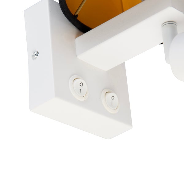 Detailansicht einer Wandleuchte mit zwei Schaltern