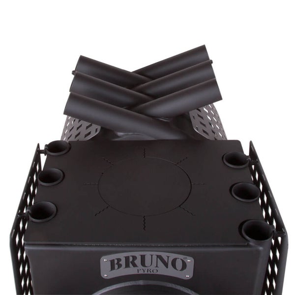 Detailansicht eines Bruno Pyro Holzofens mit Abgasrohren