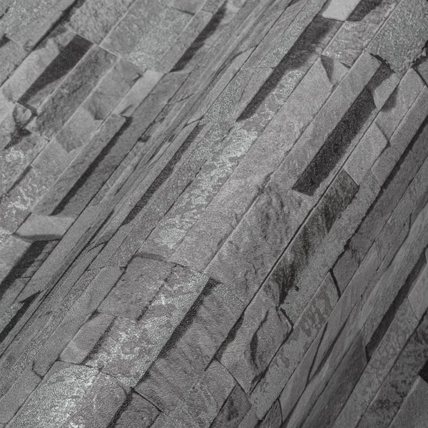 Nahaufnahme einer Tapete mit Steinmuster für die Wandgestaltung.