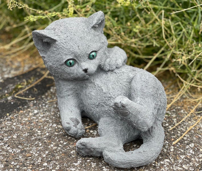 Dekorative Gartenfigur Katzenjunges aus Kunststein in realistischer Optik für den Außenbereich