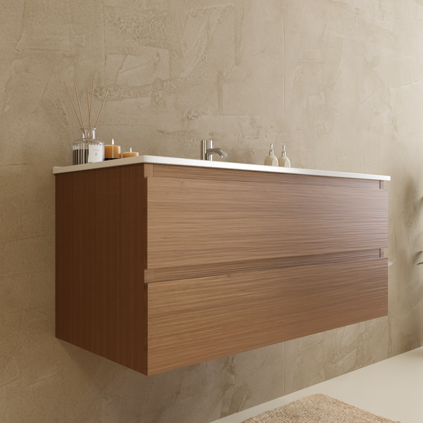 Moderner Wandwaschtisch mit Holzunterschrank und zwei Schubladen vor strukturierter Wand.