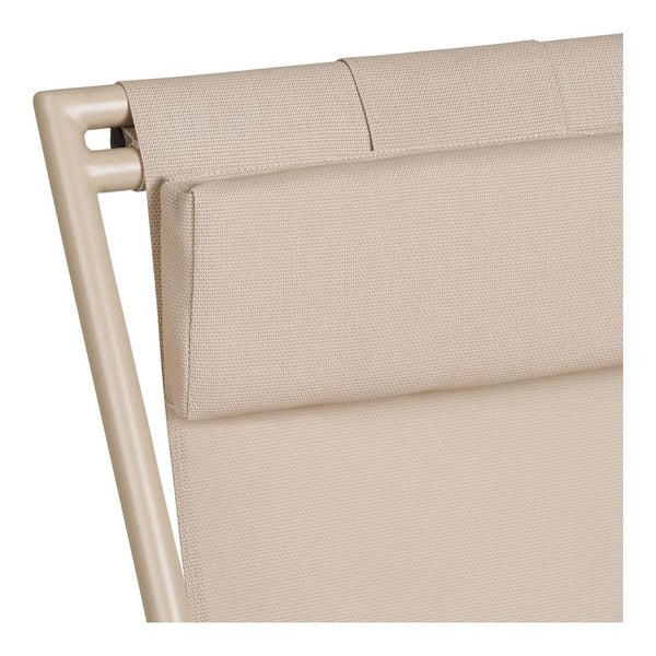 Detailansicht einer Gartenliege mit gepolsterter Kopfstütze und Metallrahmen