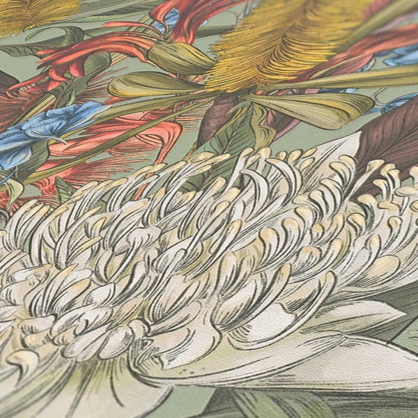 Dekoratives Stillleben mit Blumentapete, Keramikskulptur und Topfpflanze auf einem Tisch