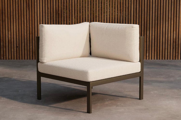 Ecksofa mit Polsterung und Metallrahmen für den Außenbereich