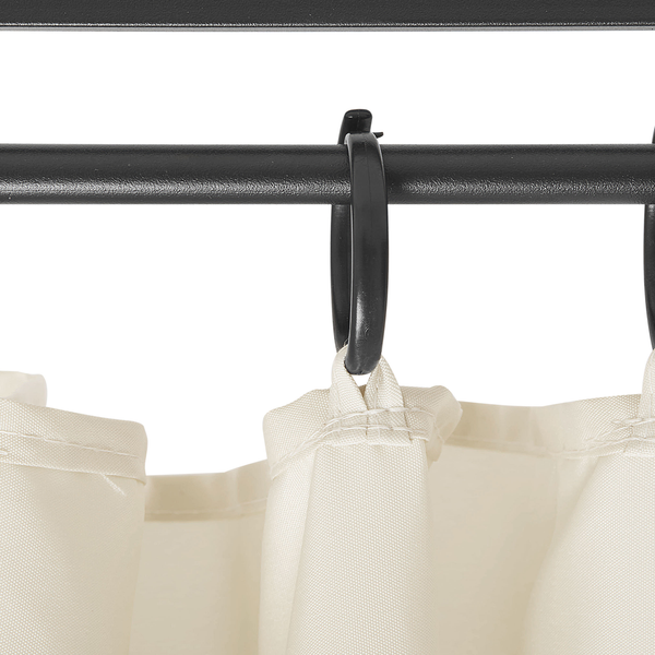 Rechteckiger Teppich mit Patchwork-Muster in Orange- und Rottönen sowie verschiedenen geometrischen Motiven.