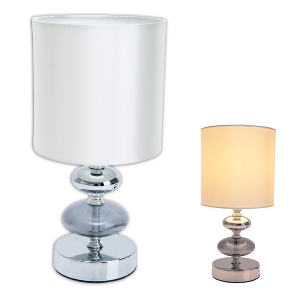 Zwei Tischlampen mit Lampenschirm und Chromfuß
