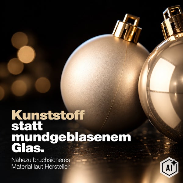 Zwei bruchsichere Weihnachtskugeln aus Kunststoff mit Aufhänger auf dunklem Untergrund