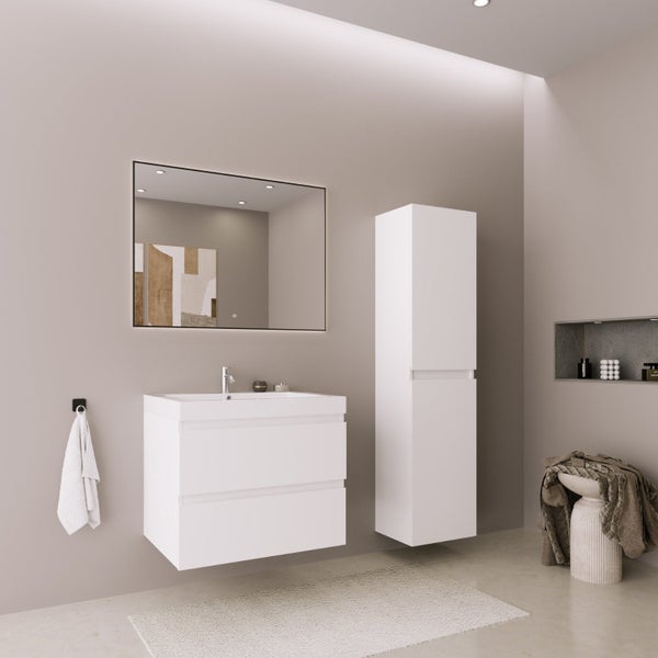 Modernes Badezimmer-Set mit weißem, wandhängendem Waschtischunterschrank, Waschbecken, hohem Seitenschrank und großem Wandspiegel.