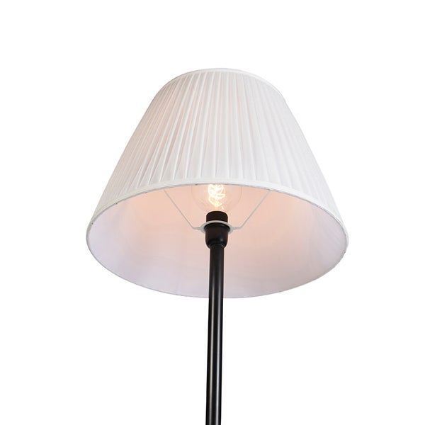 Stehlampe mit plissiertem Lampenschirm und Glühbirne
