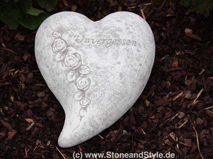 Grabschmuck Herz aus Stein mit Rosenrelief und Inschrift Unvergessen