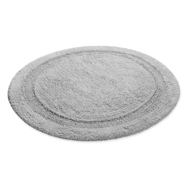 Runder Badeteppich in Grau mit zwei konzentrischen eingewebten Kreisen und weichem Flor.
