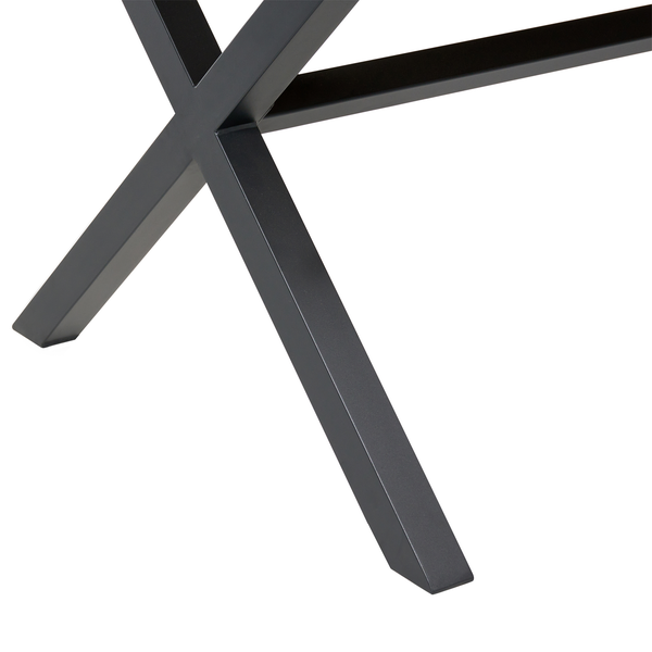 Detailansicht des Tischbeins aus Metall