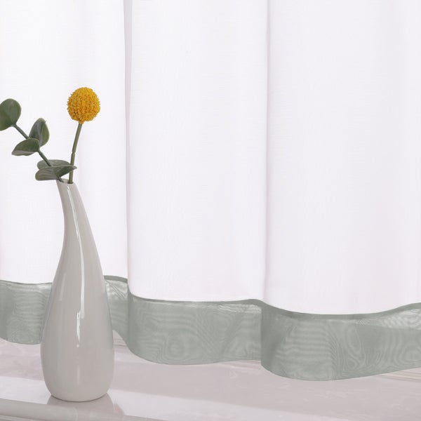 Dekoschals mit Dekoration in Vase