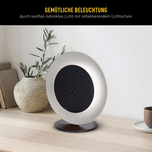 Stufenlos dimmbare Leuchte mit Touchschalter und berührender Hand
