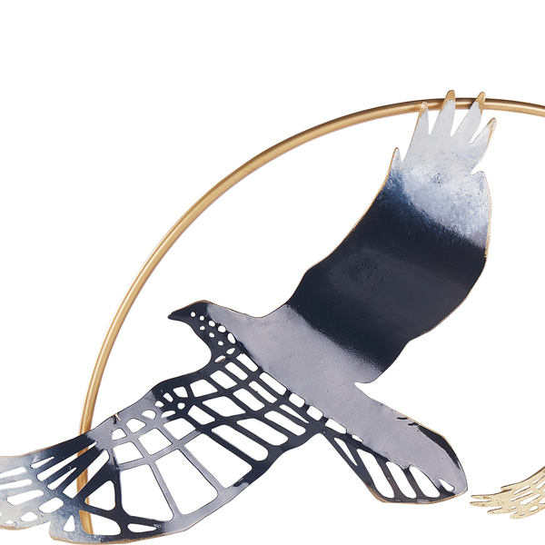 Dekorative Metallskulptur eines fliegenden Vogels
