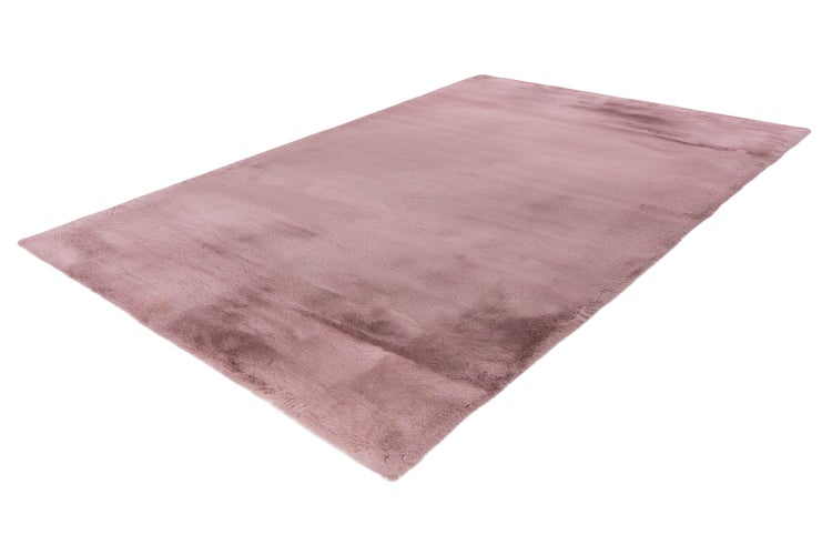 Rechteckiger, flauschiger Teppich aus Kunstfell in Altrosa.