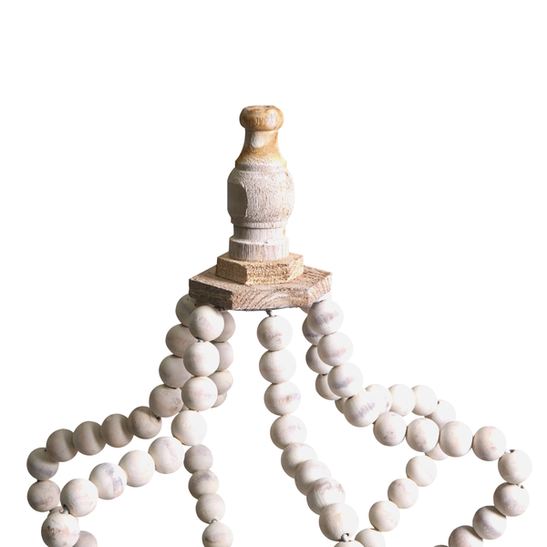 Dekorationsobjekt mit Holzkugeln und Holzaufsatz