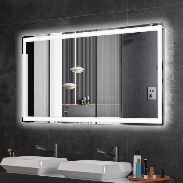 Rechteckiger Badezimmerspiegel mit integrierter LED Beleuchtung und Touch Sensor über Doppelwaschbecken in modernem Badezimmer.