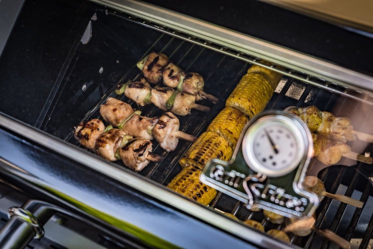 Grillfürst S530G 5-Brenner Gasgrill mit Seitenkocher und Gusseisen Rosten