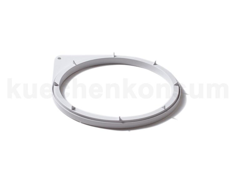 Weißer Adapterring aus Kunststoff für Dunstabzugshaube mit Befestigungsöse.