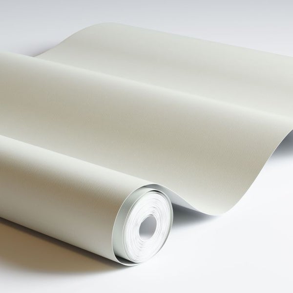 Wohnraum mit Wandpaneelen, Tischlampe und Dekoration