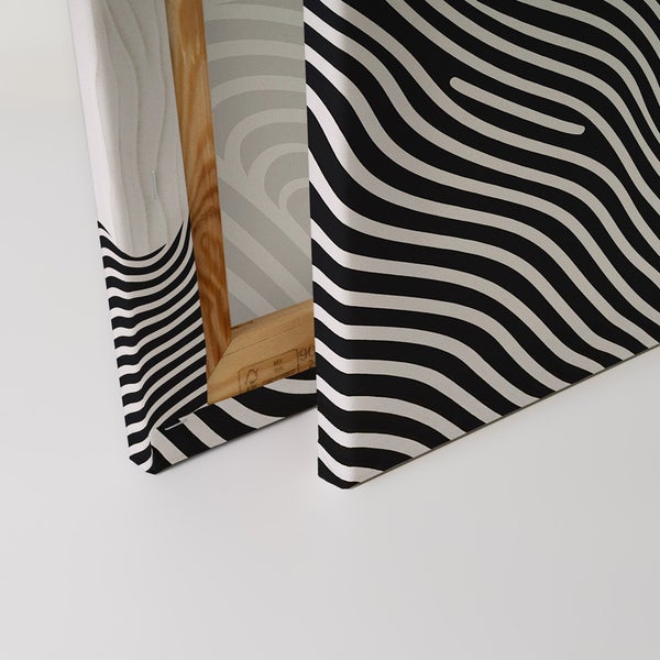 Leinwandbild mit schwarzem und weißem Wellenmuster