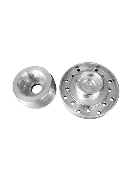 Zwei silberfarbene Metallverbinder mit Gewinde und Löchern