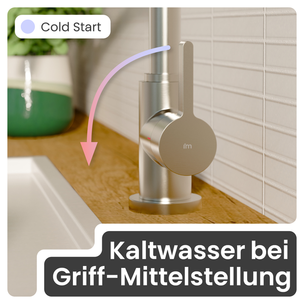 Einhebel Küchenarmatur mit Cold Start Funktion für Kaltwasser bei Griffmittelstellung in moderner Umgebung.
