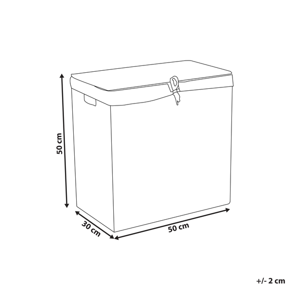 Schwarzer Faltstuhl mit Kopfstütze im Garten