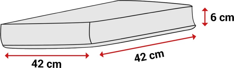 Quadratisches Kissen mit einer Breite von 42 Zentimeter, einer Länge von 42 Zentimeter und einer Höhe von 6 Zentimeter.