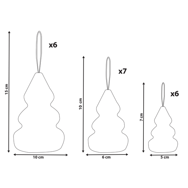 Maße der Tannenbaum-Anhänger: sechs Stück 15 mal 10 Zentimeter, sieben Stück 10 mal 6 Zentimeter und sechs Stück 7 mal 5 Zentimeter.
