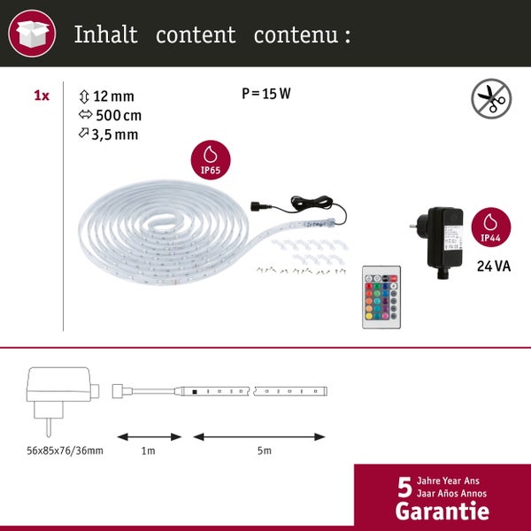 Dekorierter Balkon mit zwei Wandleuchten, Sitzgelegenheit und Pflanzen