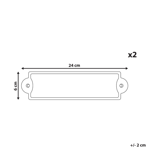 Zwei korallfarbene Acapulco-Stühle aus Kunststoff auf einer Terrasse mit Holzboden, dazwischen ein Beistelltisch aus Holz mit Getränken