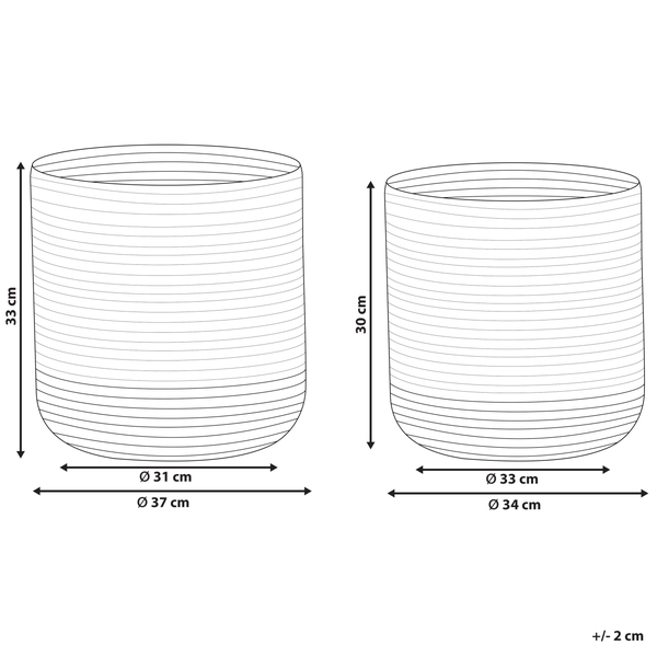 Duschsystem aus Chrom mit quadratischem Regenduschkopf, Handbrause, integrierter Seifenablage und DIN-Standard Normanschlüssen.