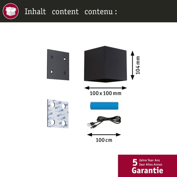 Packungsinhalt einer 100 x 100 Millimeter großen, würfelförmigen Wandleuchte, inklusive Montageplatte, Akku, USB-Kabel und Klebestreifen. Fünf Jahre Garantie.