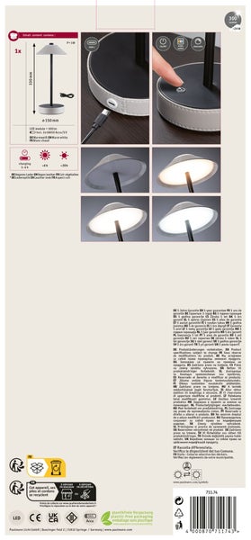 Gemütliches Wohnzimmer mit Sofa, Sessel, Couchtisch, Pendelleuchte und dekorativen Wanduhren bei abendlicher Beleuchtung.