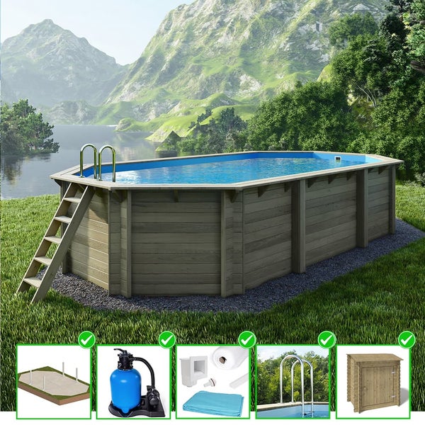 Aufstellpool aus Holz mit Leiter und Zubehör vor Berglandschaft
