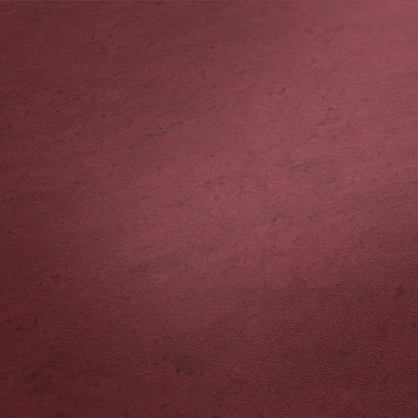 Wohnzimmer mit Pflanze im Topf, Kommode und Laptop vor roter Wand